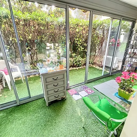 Cosy 1 Bedroom Republique 236 칸느